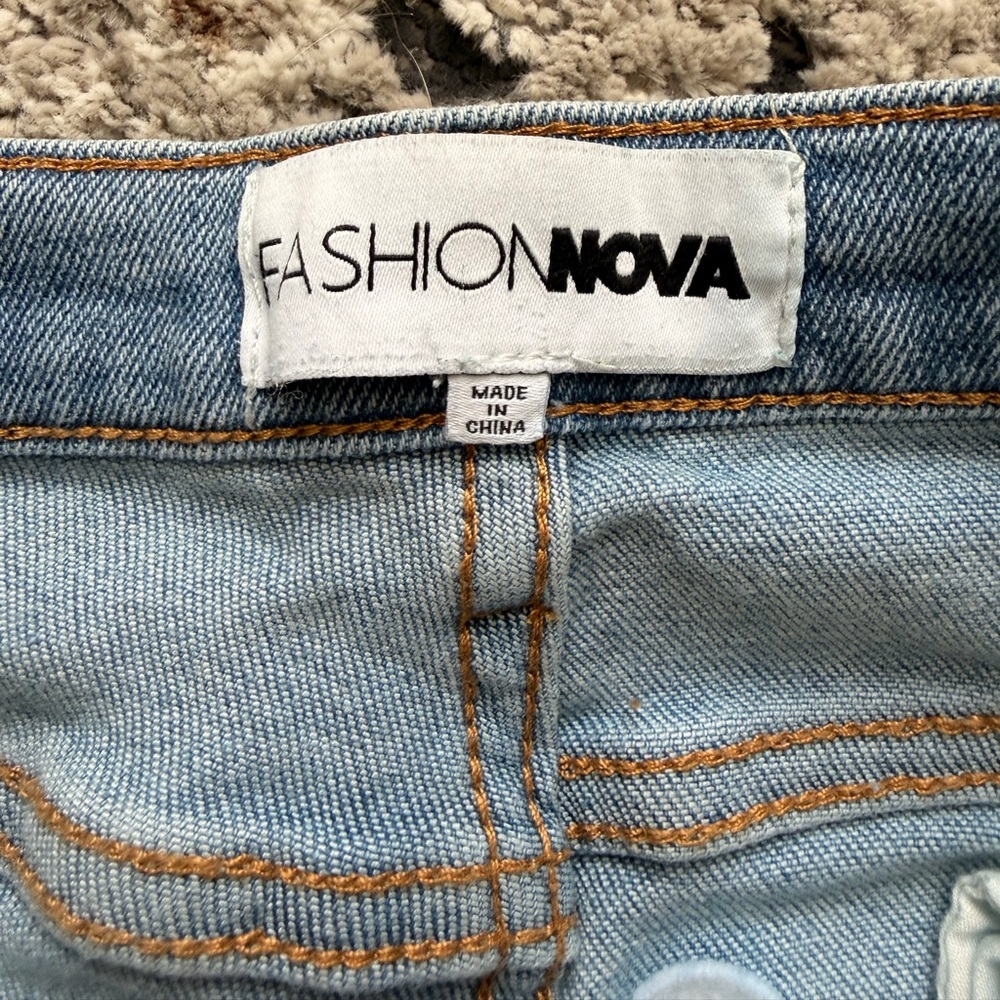 Fashion Nova Light Wash Smiley Patch Flare Jeans Size 3 - Picture 3 of 4